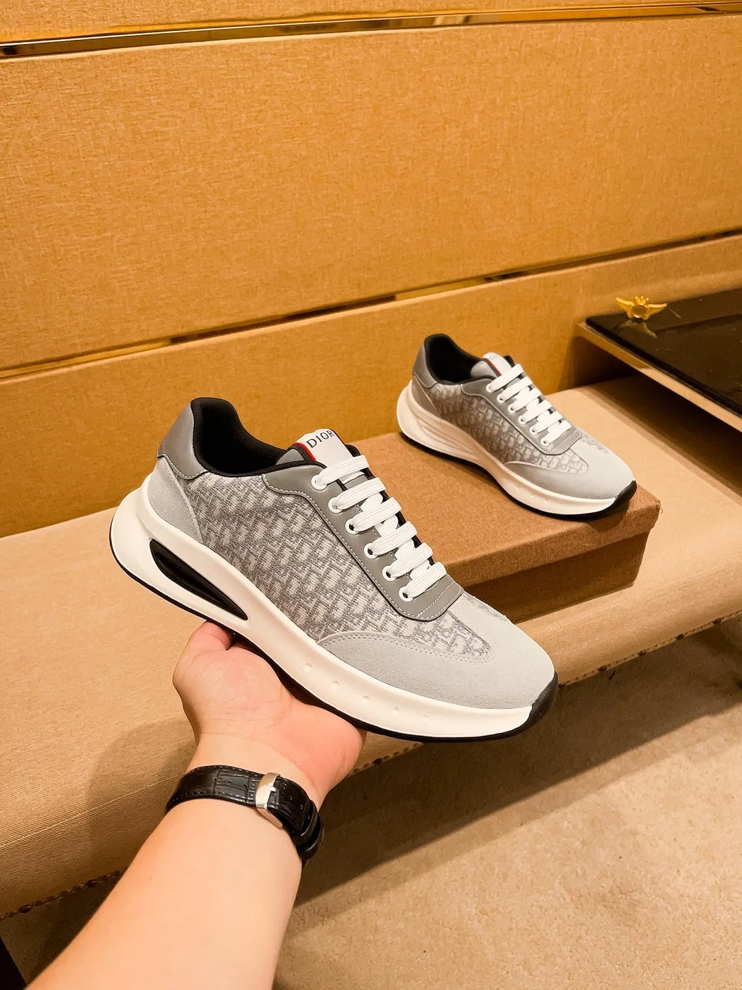 Men's shoes💰 440💰🔥 [Dior] Men's high-end brand of shoes official website 1:1 latest masterpiece: the upper is made of imported first-layer cowhide from Italy, comfortable and breathable lining ➕original non-slip and wear-resistant outsole🔥, making walking more convenient and comfortable! An exclusive new model, a stunning work, a beautiful 1:1 replica [color] compared to the official quality! Create a fashionable personality to set off your uniqueness! A must-have for trendy men! Classic 🔥Size: 39-44 Color: 🔥Multiple colors available